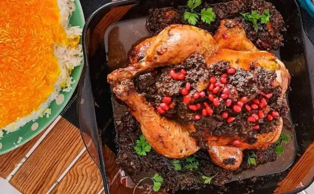 طرز تهیه مرغ شکم پر مجلسی با رب انار و گردو؛ خوشمزه و مناسب مهمانی