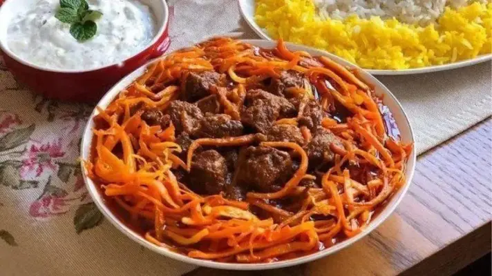 طرز تهیه خورش هویج تبریزی با گوشت و آلو؛ دستور خوشمزه و ملس