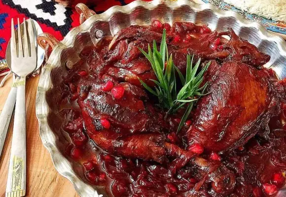 طرز تهیه مرغ با رب انار و آلو | آموزش مرغ ترش و ملس مجلسی