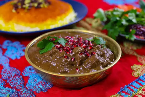 طرز تهیه شیشه ناز ساروی با گوشت و انار | غذای محلی ساری