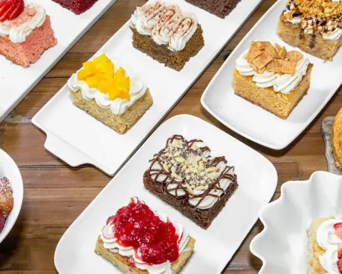 طرز تهیه کیک سه شیر خانگی؛ پسته‌ای، شکلاتی و کاراملی