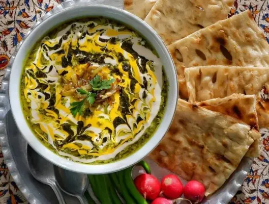 طرز تهیه آش برگ چغندر با رشته؛ دستور پخت آش سنتی و جاافتاده