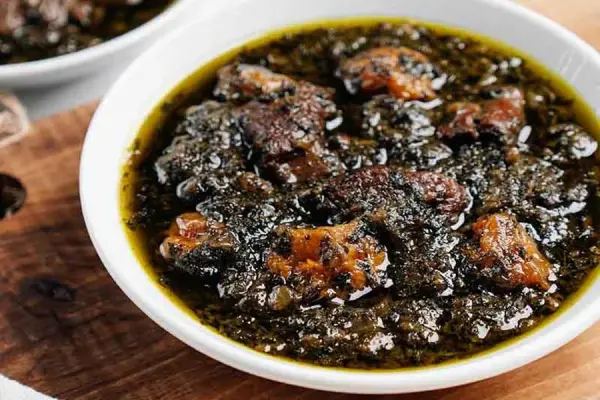 طرز تهیه خورش آلو اسفناج با مرغ؛ خورش مجلسی با طعم ملس