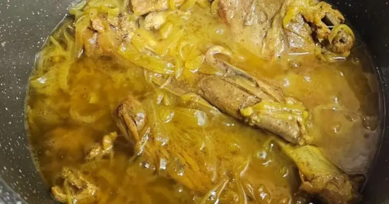 طرز تهیه ته‌چین فیروزکوهی با گوشت گوسفندی و شوید تازه