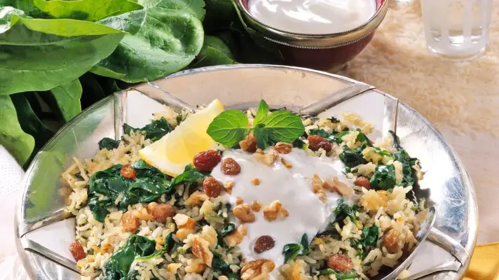 طرز تهیه اسفناج پلو با مرغ و رب انار؛ پلوی ایرانی خوشمزه و مجلسی