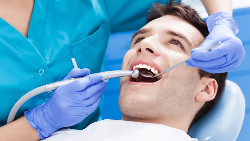 ایمپلنت دندان چیست؟ مراحل کاشت ایمپلنت و مراقبت‌های پس از جراحی