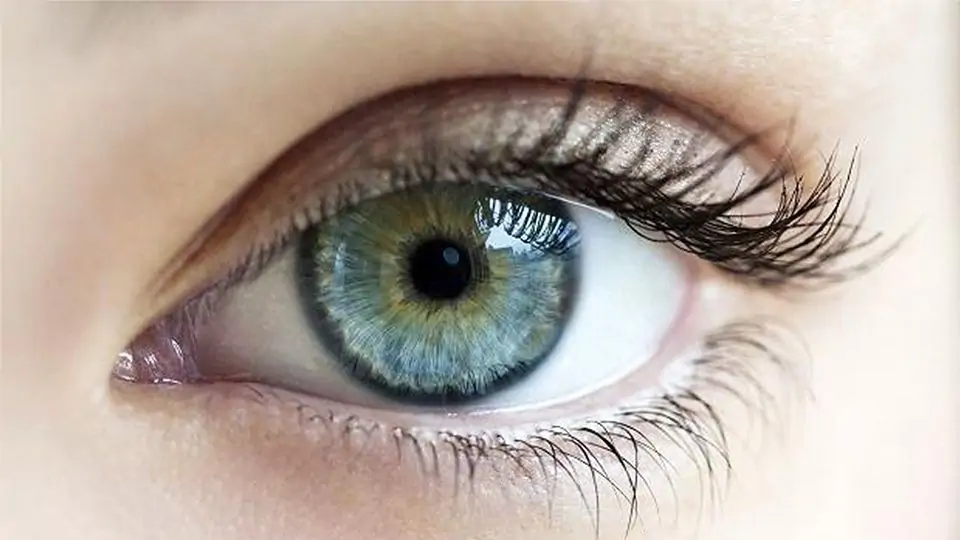 تغییر رنگ چشم با مواد طبیعی