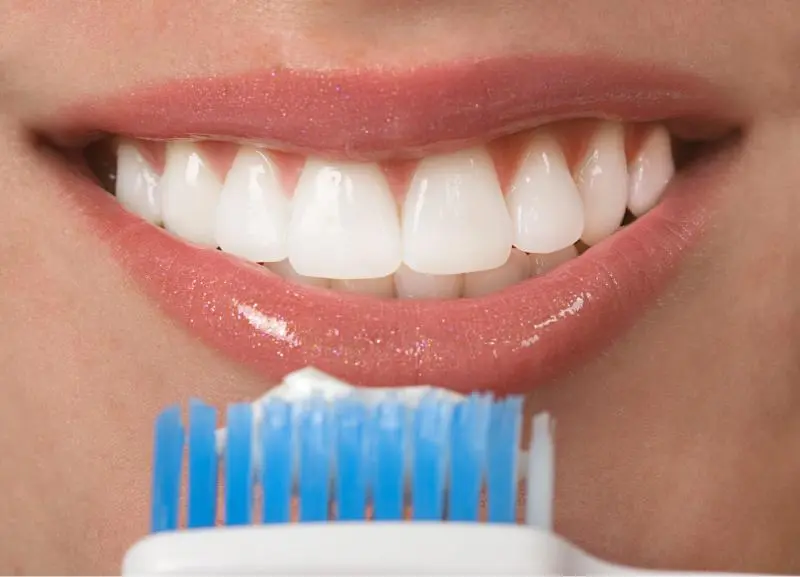 برای سفید شدن کامپوزیت دندان چه کنیم؟ روشهای مؤثر و بیخطر
