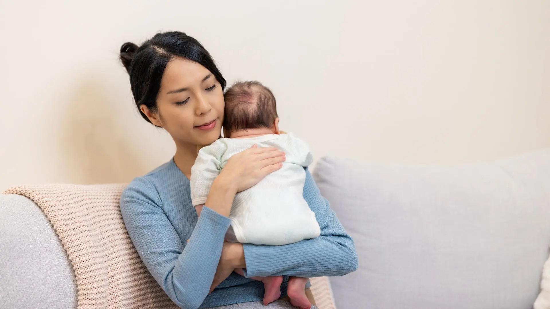 گریههای غیرعادی نوزاد؛ علائم مشکلات گوارشی و زمان مراجعه به پزشک
