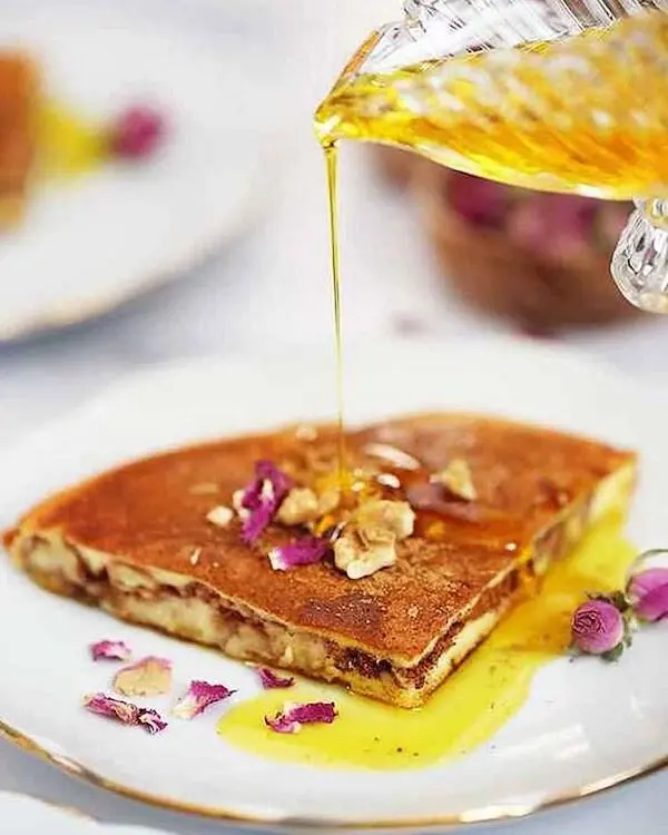 طرز تهیه خاگینه مغزدار تبریزی؛ دستور مجلسی با گردو، زعفران و شهد