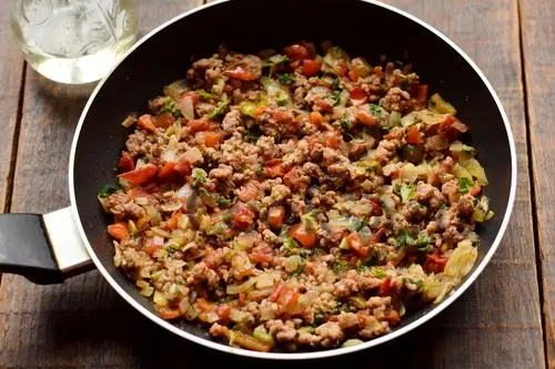 طرز تهیه بادمجان ترکی بقچه ای با گوشت و سیب زمینی