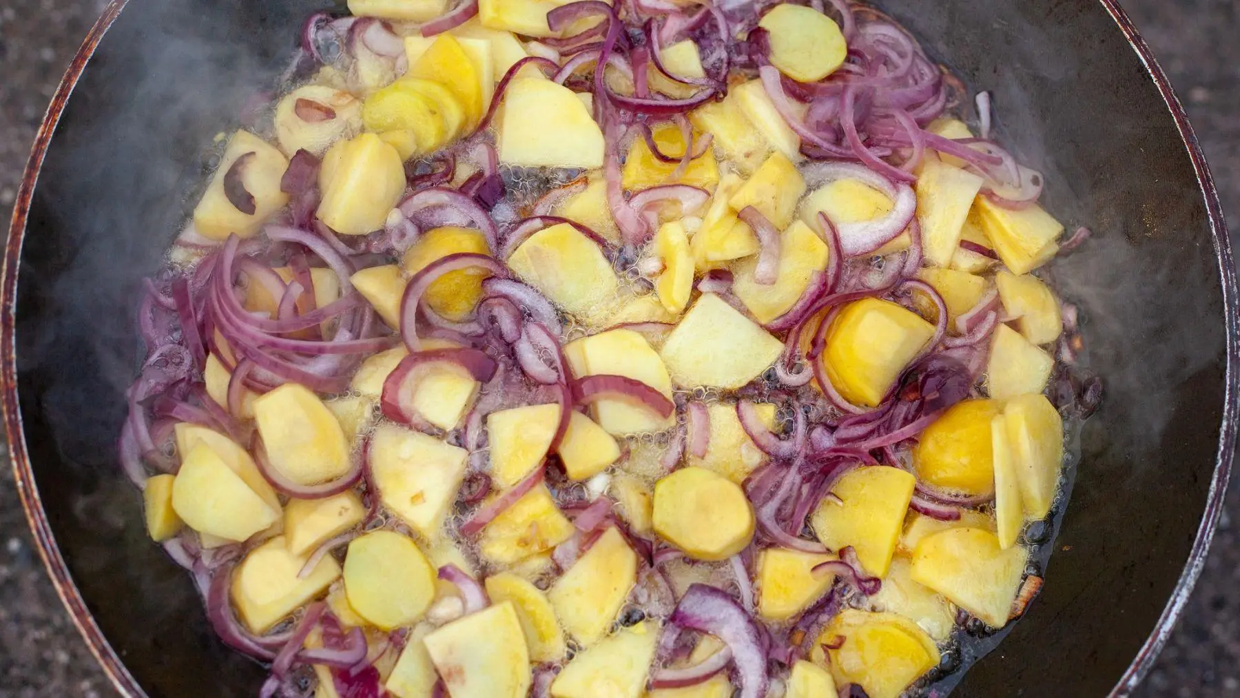 املت سیب زمینی و پنیر؛ طرز تهیه صبحانه خوشمزه و سیرکننده