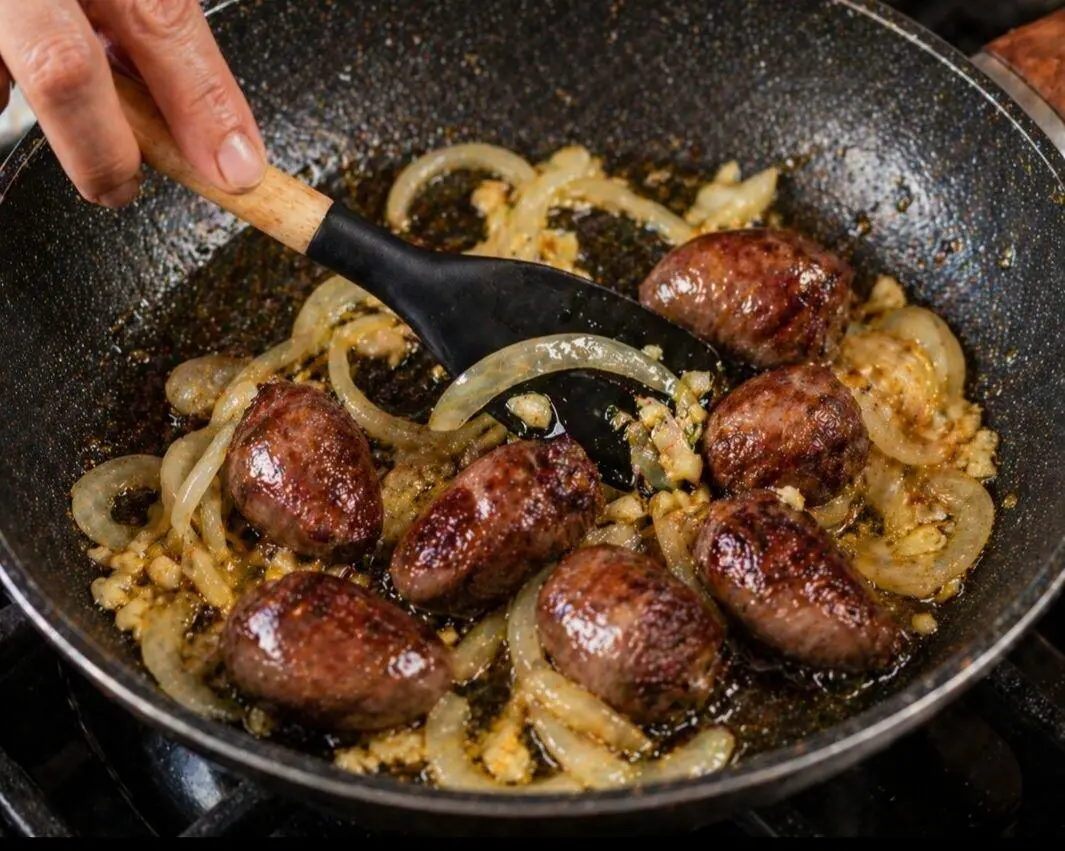 طرز تهیه جغور بغور با دل مرغ؛ دستور کامل با سیب زمینی و سس گوجه