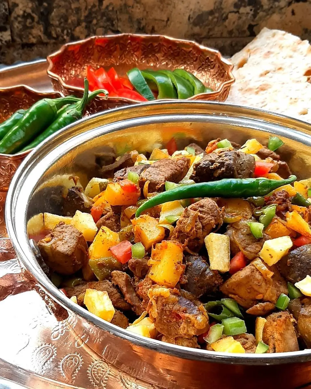 طرز تهیه جغور بغور با دل مرغ؛ دستور کامل با سیب زمینی و سس گوجه