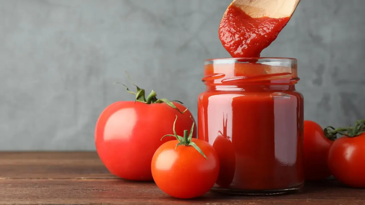خواص رب گوجه فرنگی خانگی؛ فواید، مضرات و ارزش غذایی