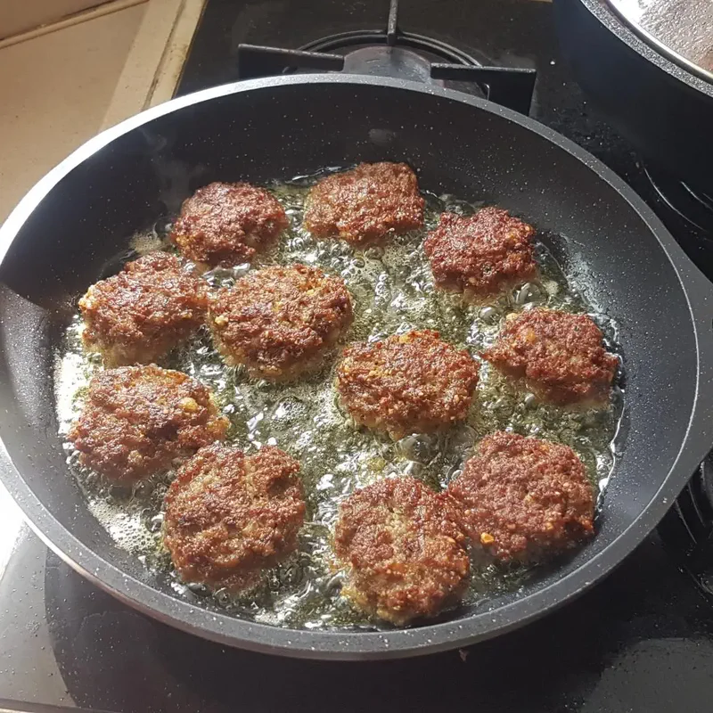 طرز تهیه شامی ترش گیلانی با چوچاق و رب انار؛ غذای خوشمزه شمالی