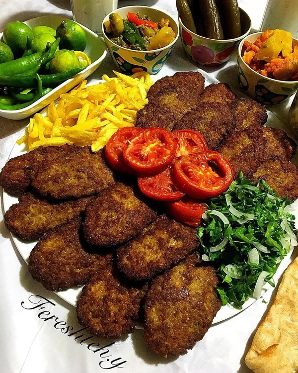 طرز تهیه کتلت با گوشت کوبیده آبگوشت؛ دستور سریع و خوشمزه برای استفاده از گوشت باقی‌مانده