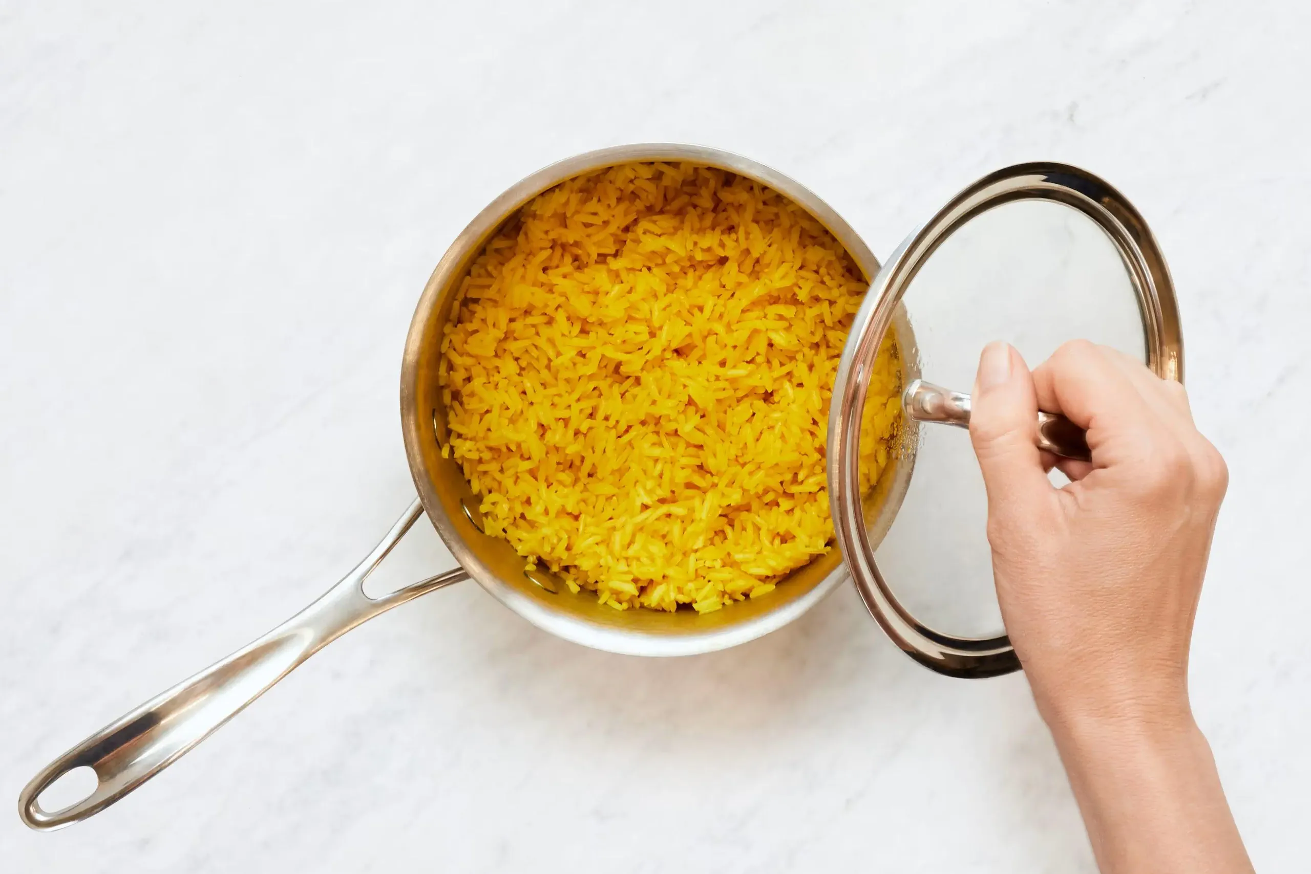 طرز تهیه پلو زردچوبه؛ برنج زرد خوش‌رنگ و دانه‌دانه