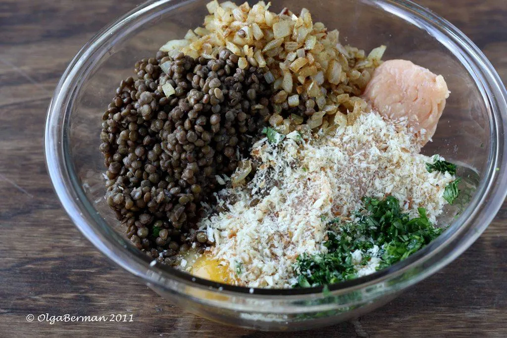 طرز تهیه کوکوی عدس با مرغ و سیب‌زمینی؛ یک غذای نونی خوشمزه
