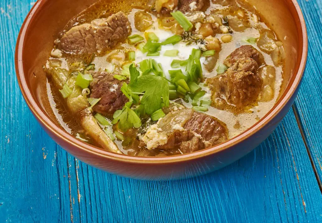 طرز تهیه آبگوشت کلم قمری همدانی؛ آبگوشت سنتی با کشک و سیر