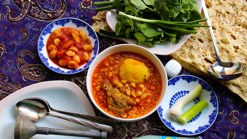 طرز تهیه آبگوشت کلم قمری همدانی؛ آبگوشت سنتی با کشک و سیر