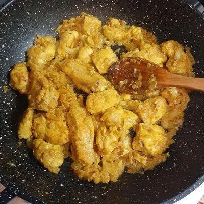 طرز تهیه خورش سیر انار با مرغ؛ خورش انار شمالی خوشمزه
