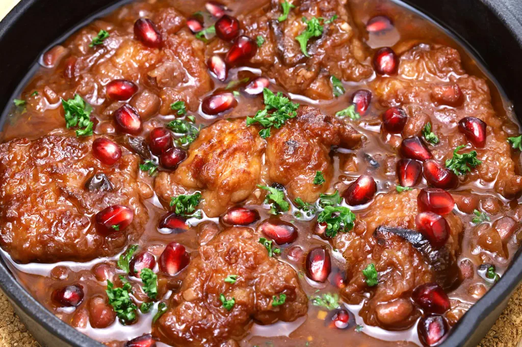 طرز تهیه انار پلو با مرغ مجلسی و زعفرانی با ته‌دیگ سیب‌زمینی