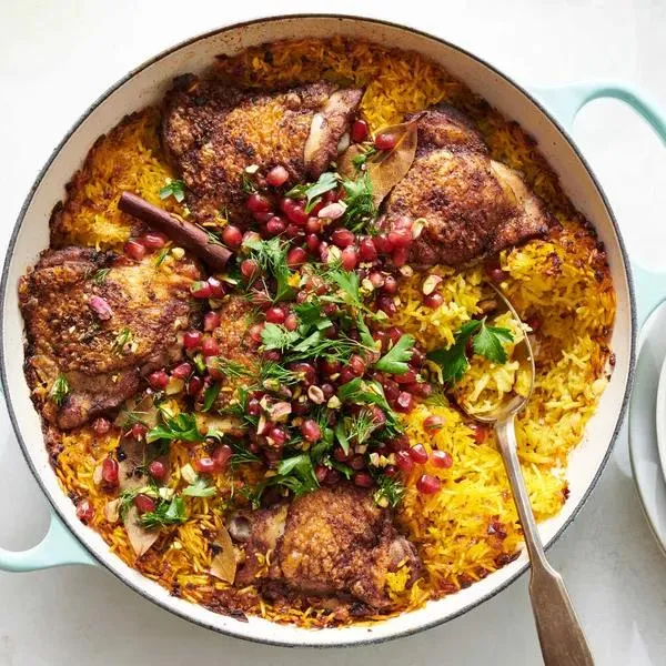 طرز تهیه انار پلو با مرغ مجلسی و زعفرانی با ته‌دیگ سیب‌زمینی