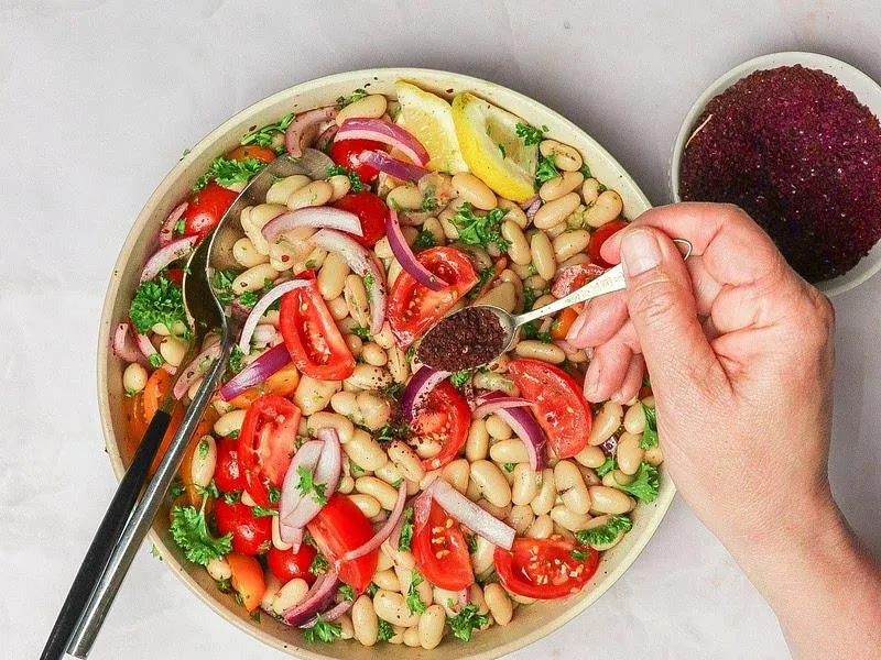طرز تهیه سالاد لوبیا سفید با سس ارده و لیمو + فوت‌وفن خوشمزه شدن