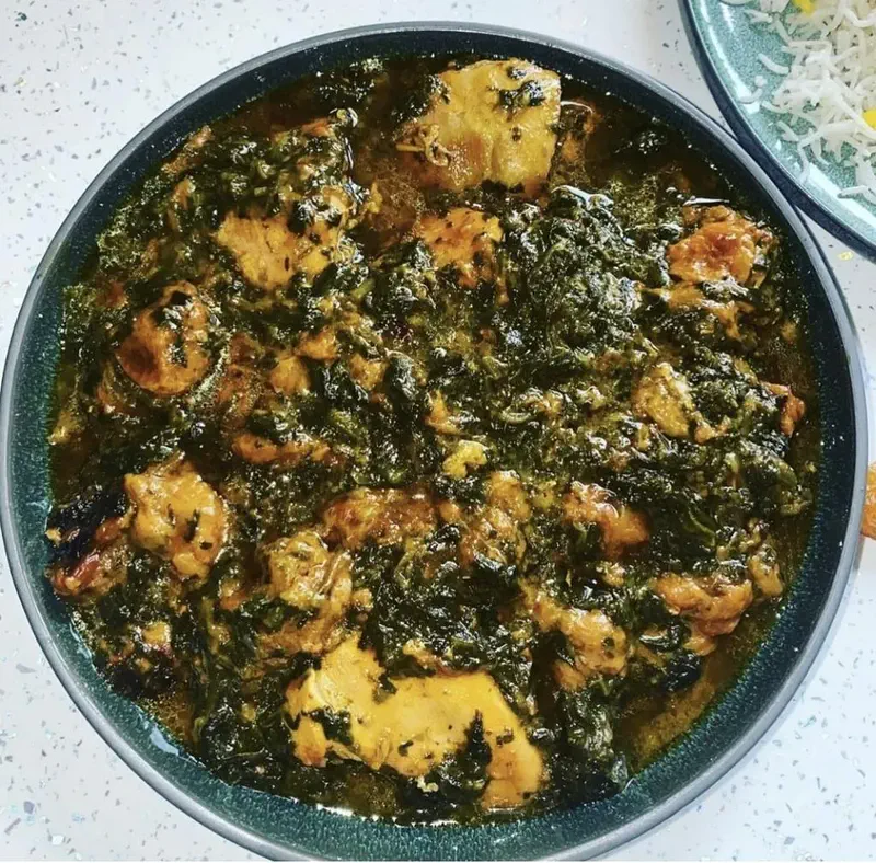 طرز تهیه خورش آلو اسفناج با مرغ؛ خورش مجلسی با طعم ملس
