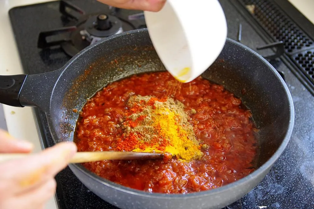 طرز تهیه خورش پامادور گیلانی؛ غذای محلی شمال با گوجه و تخم‌مرغ