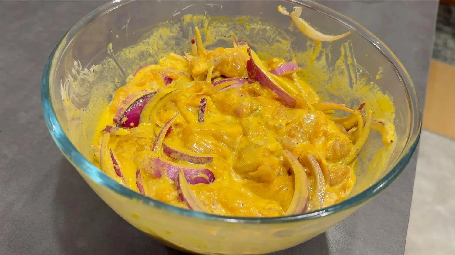 طرز تهیه هفت‌رنگ‌پلو با مرغ زعفرانی؛ پلوی مجلسی و رنگارنگ