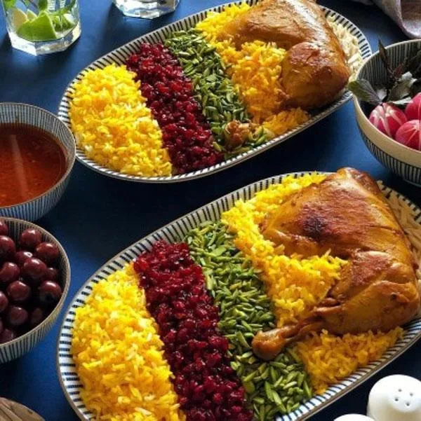 طرز تهیه هفت‌رنگ‌پلو با مرغ زعفرانی؛ پلوی مجلسی و رنگارنگ