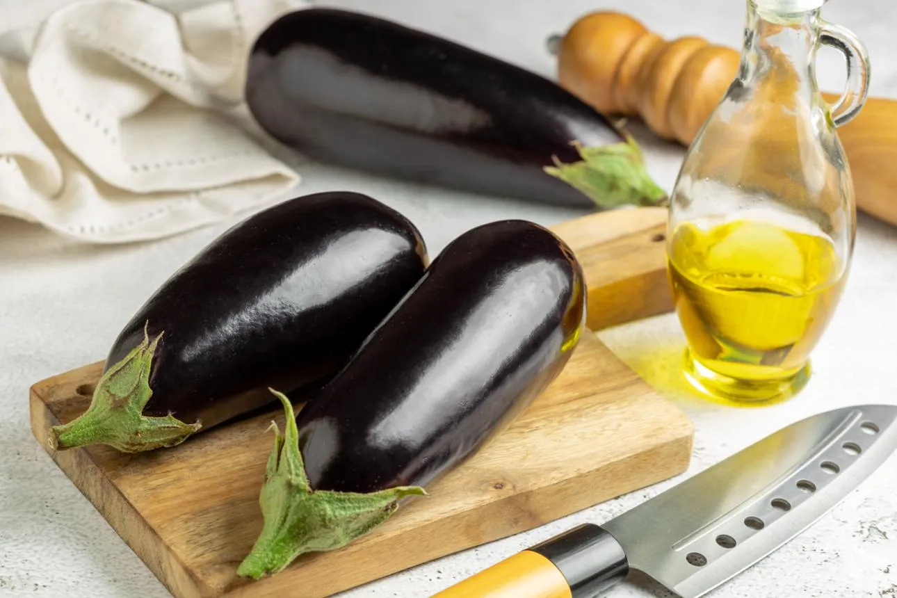طرز تهیه پاستا بادمجان کبابی با سس گوجه؛ شام گیاهی خوشمزه و ساده