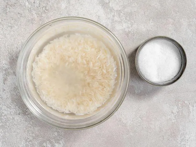 خیساندن برنج چه فوایدی دارد؟ مدت مناسب خیساندن و تأثیر آن بر سموم