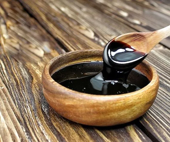 طرز تهیه مرغ سماقی مجلسی با زعفران و رب انار؛ ترش و خوشعطر